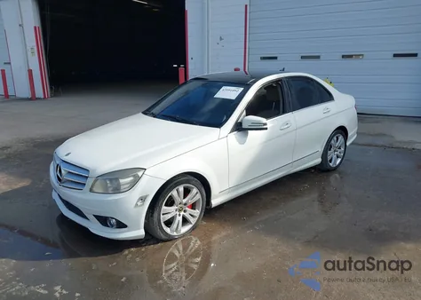 2010 Mercedes-Benz C 300 Sport 4Matic z USA, uszkodzony, nr VIN WDDGF8BB7AR105115